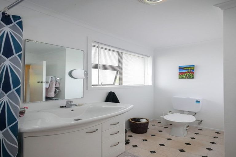 Photo of property in 124 Centennial Avenue, Helensburgh, Dunedin, 9010