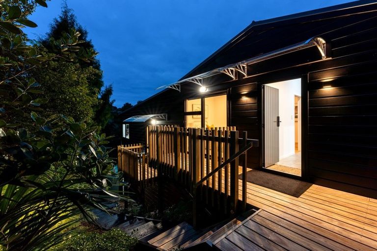 Photo of property in 11 Lannan Road, Surfdale, Waiheke Island, 1081