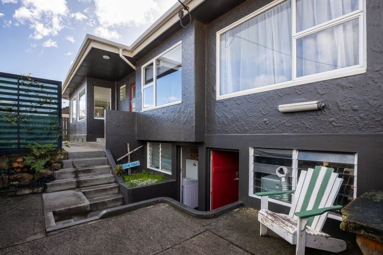 Photo of property in 126 Seaview Road, Westown, New Plymouth, 4310