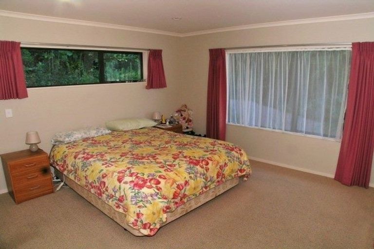 Photo of property in 5b Bishops Glen, Tawa, Wellington, 5028