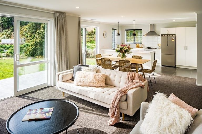 Photo of property in 5 Yorkshire Close, Whitby, Porirua, 5024