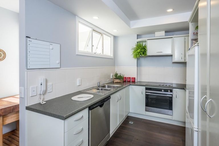 Photo of property in Lexington Apartments, 33l Hania Street, Mount Victoria, Wellington, 6011