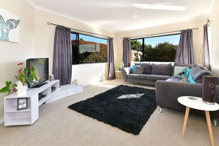 Photo of property in 56 Rivervale Grove, Stanmore Bay, Whangaparaoa, 0932