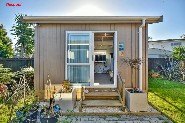 Photo of property in 1/27 Reelick Avenue, Pakuranga Heights, Auckland, 2010