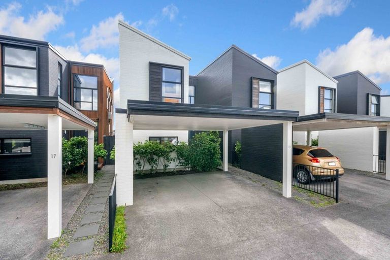 Photo of property in 15 Battalion Drive, Papakura, 2110