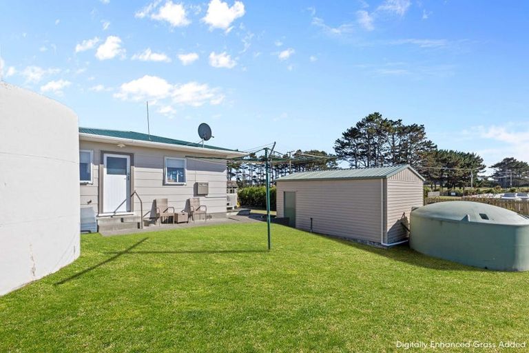Photo of property in 28 Waitai Street, Castlecliff, Whanganui, 4501