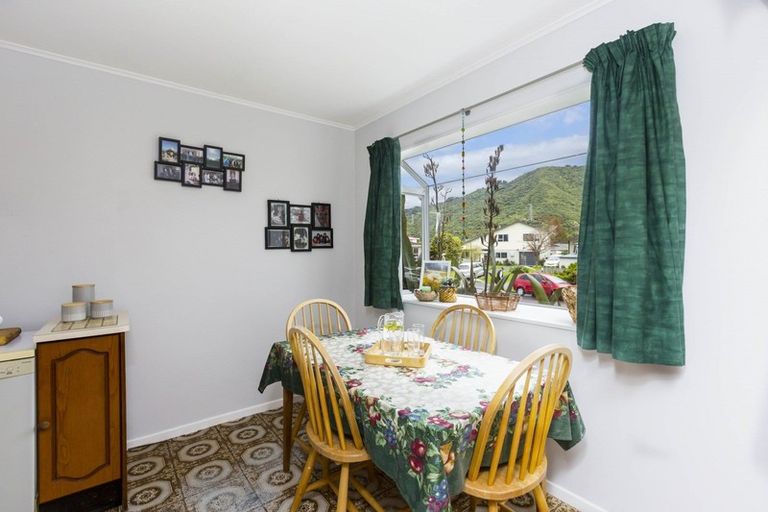 Photo of property in 23 Omaha Grove, Totara Park, Upper Hutt, 5018