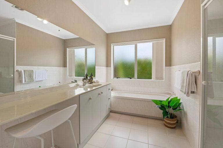 Photo of property in 22 Vanderbilt Parade, Albany, Auckland, 0632