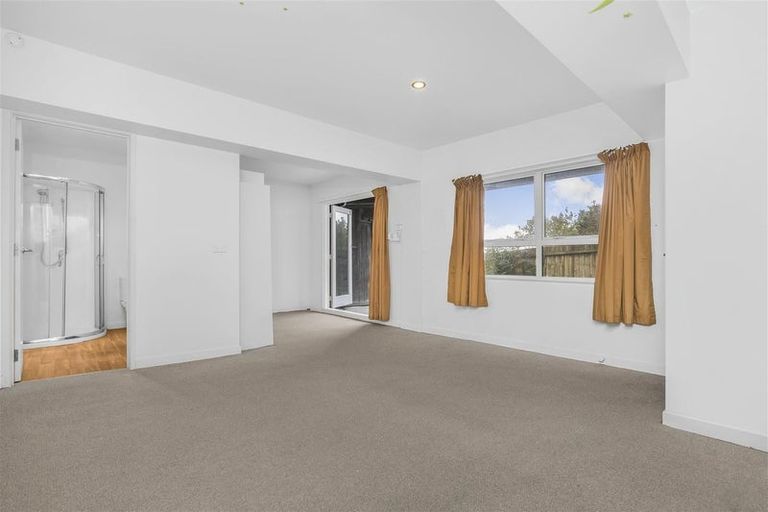 Photo of property in 561c Glenfield Road, Glenfield, Auckland, 0629
