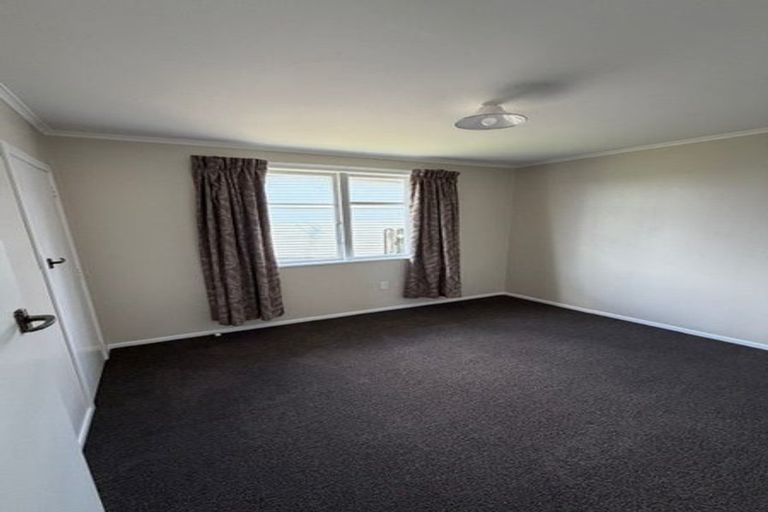 Photo of property in 18 Tawa Road, Te Atatu Peninsula, Auckland, 0610