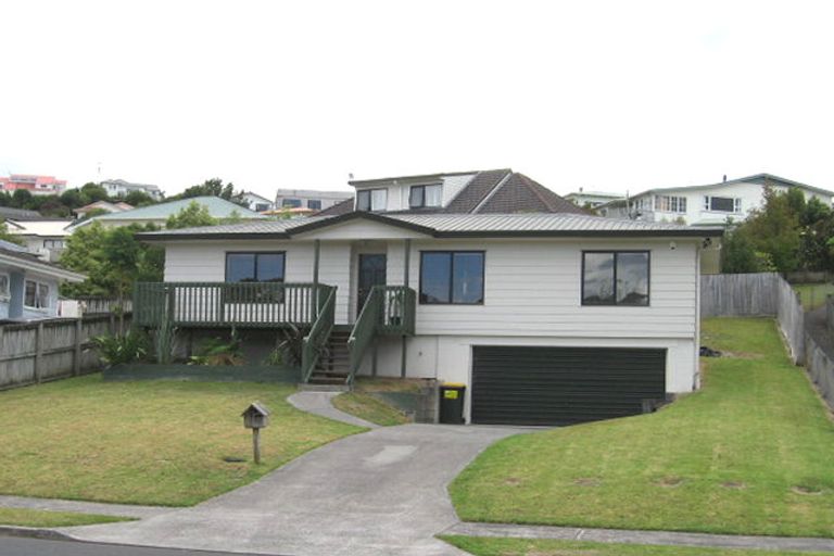 Photo of property in 90 West Harbour Drive, West Harbour, Auckland, 0618