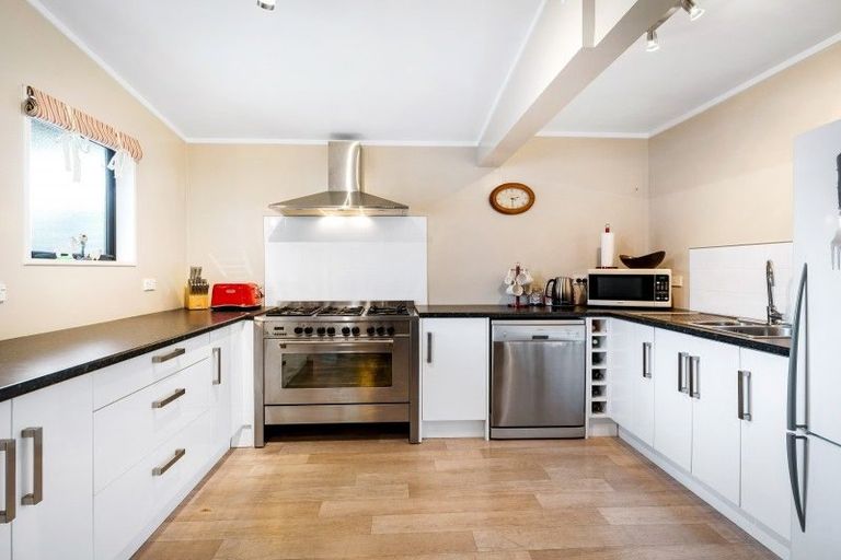 Photo of property in 10 Whitley Avenue, Ebdentown, Upper Hutt, 5018