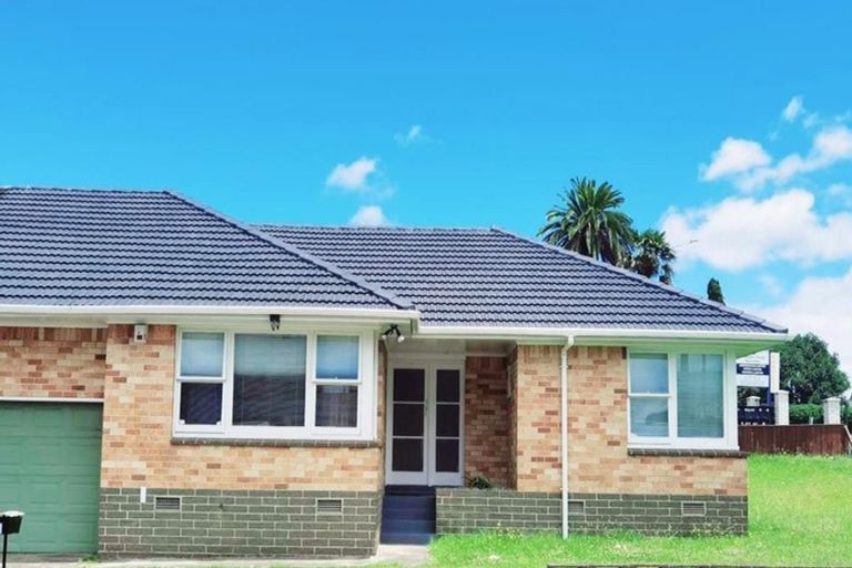 Photo of property in 1a Sutton Crescent, Papatoetoe, Auckland, 2025