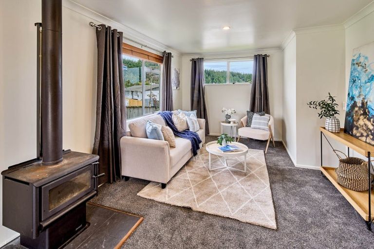 Photo of property in 7 Edelweiss Grove, Timberlea, Upper Hutt, 5018