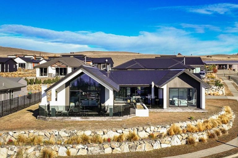 Photo of property in 17 Mistake Drive, Lake Tekapo, 7999