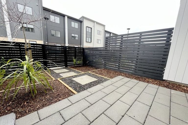 Photo of property in 6/327 Glengarry Road, Glen Eden, Auckland, 0602