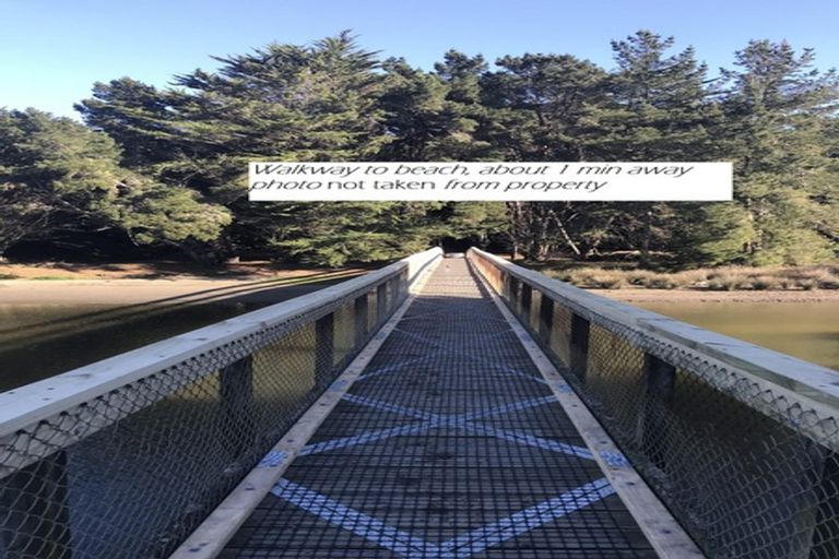 Photo of property in 3 Sarah Street, Waikawa Beach, Levin, 5573