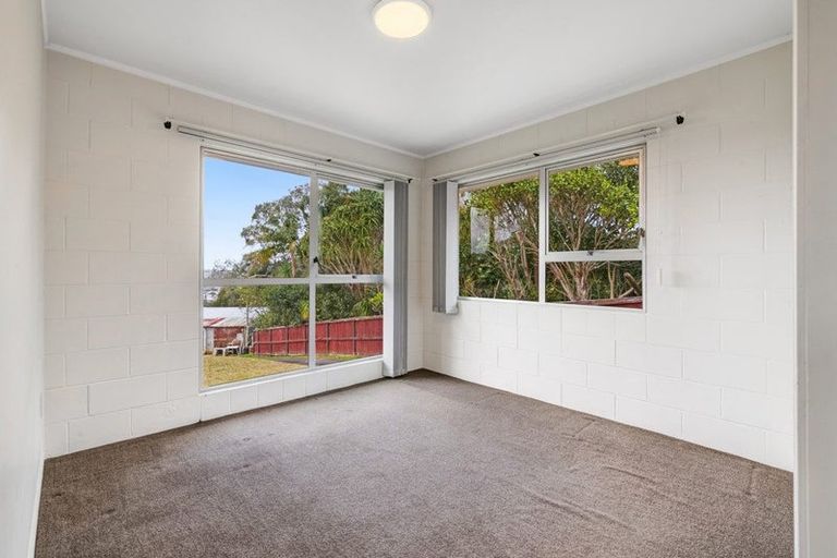Photo of property in 2/587 Glenfield Road, Totara Vale, Auckland, 0629