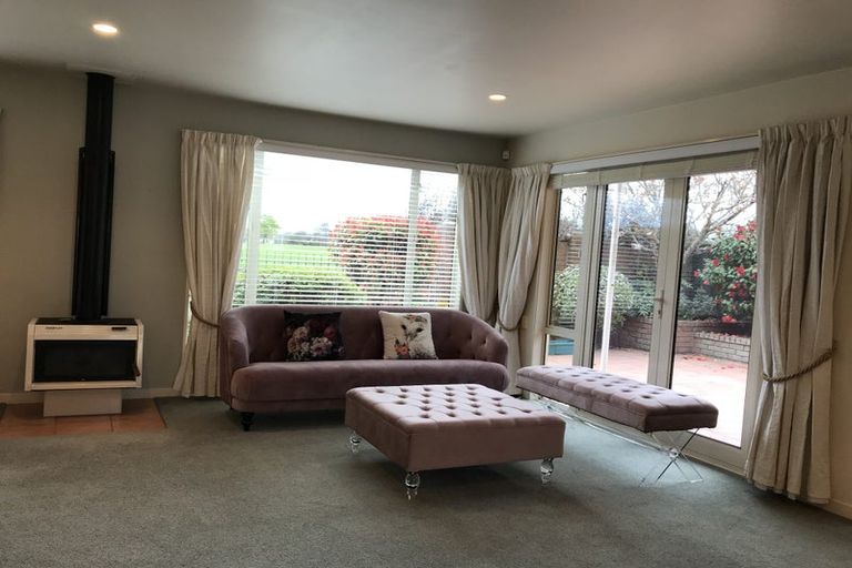 Photo of property in 2/271 Memorial Avenue, Burnside, Christchurch, 8053