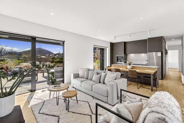 Photo of property in 15 Kereru Crescent, Wanaka, 9305