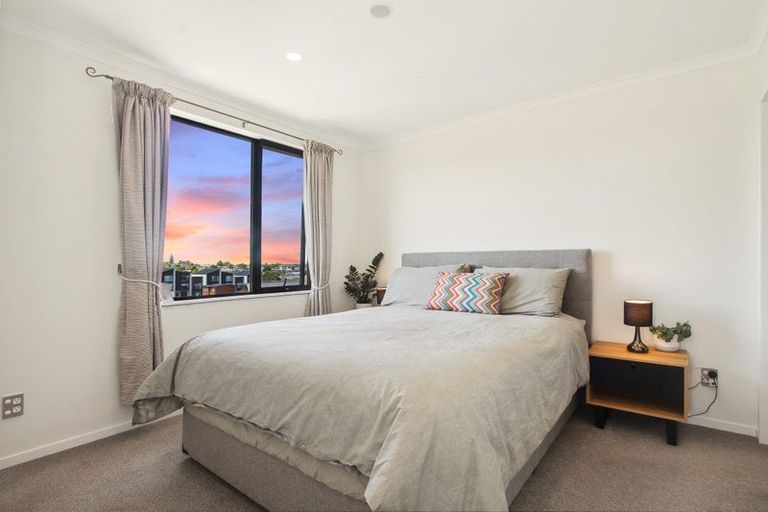 Photo of property in 8/1 Coral Tree Avenue, Wiri, Auckland, 2104