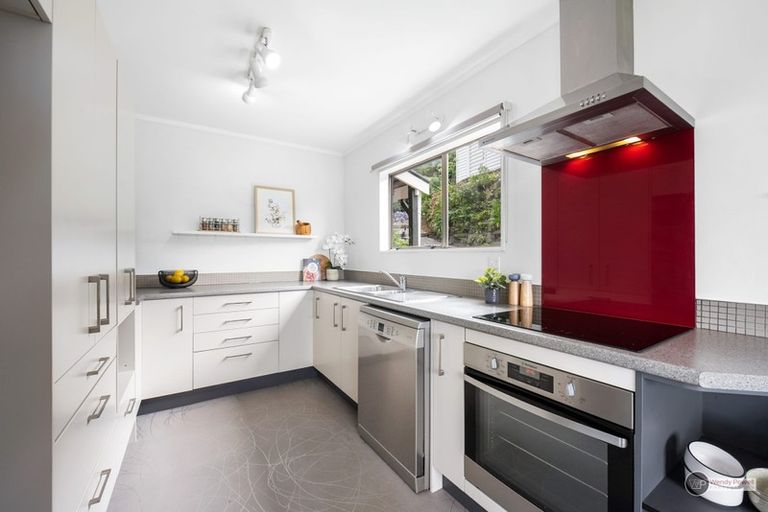 Photo of property in 47 Pokohiwi Road, Normandale, Lower Hutt, 5010