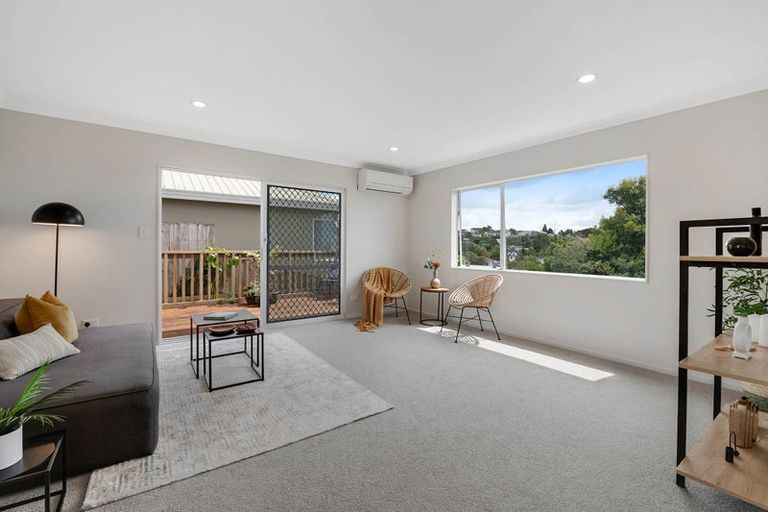 Photo of property in 2/8a Target Road, Totara Vale, Auckland, 0629