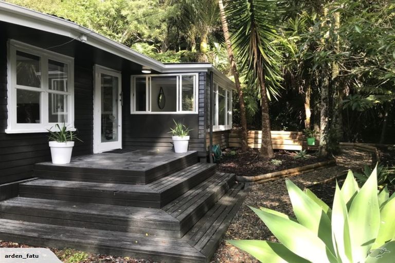 Photo of property in 160 Laingholm Drive, Laingholm, Auckland, 0604