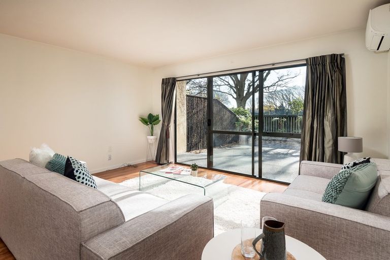 Photo of property in 2/17 Devon Street, Sydenham, Christchurch, 8023