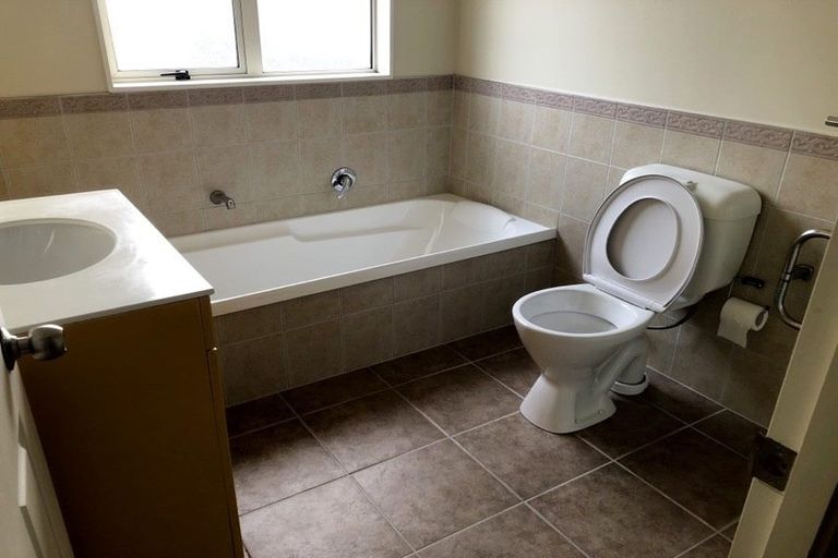 Photo of property in 28 Maypark Crescent, Flat Bush, Auckland, 2016