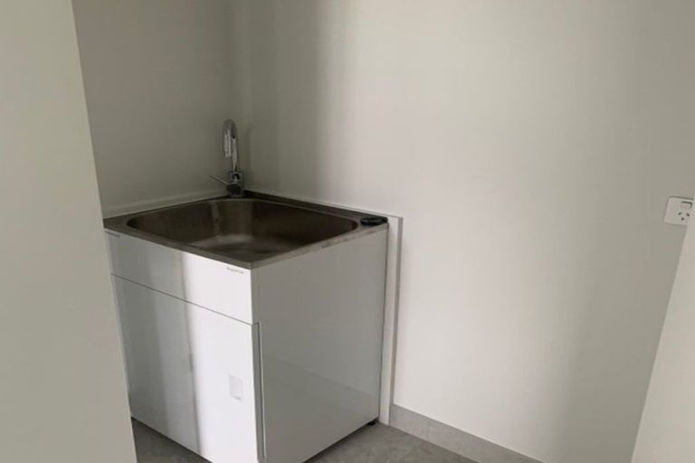 Photo of property in 9 Whata Street, Clarks Beach, 2122