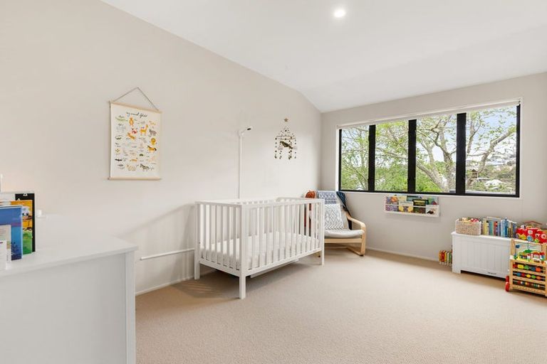 Photo of property in 122 Island Bay Road, Beach Haven, Auckland, 0626