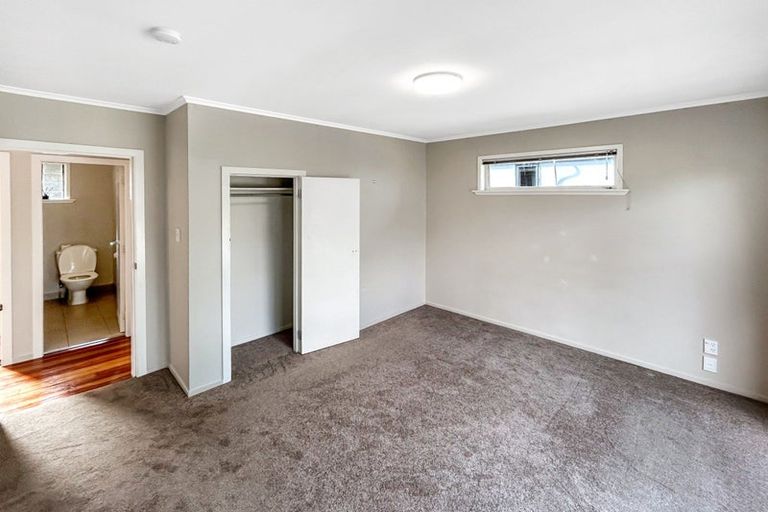Photo of property in 134 Sunset Road, Unsworth Heights, Auckland, 0632