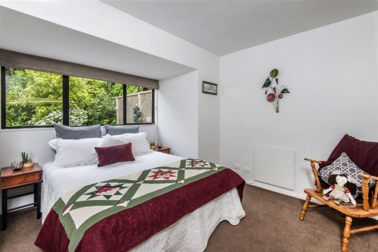 Photo of property in 6 Kamla Way, Khandallah, Wellington, 6035