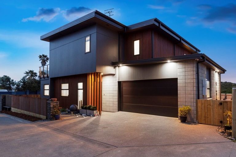 Photo of property in 1 Sandhurst Drive, Papamoa Beach, Papamoa, 3118