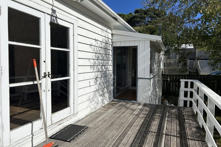 Photo of property in 5 Westland Road, Mount Cook, Wellington, 6021