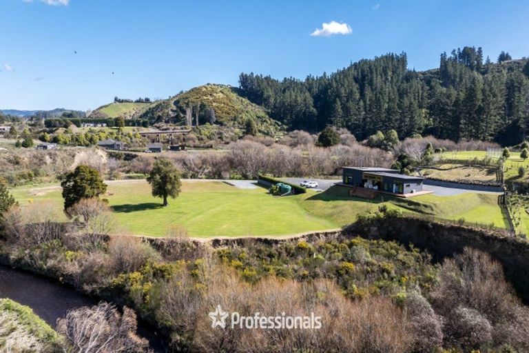 Photo of property in 49 Mount Marua Drive, Maymorn, Upper Hutt, 5018