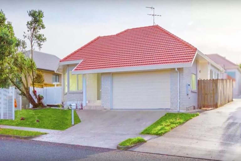 Photo of property in 81b Mirrabooka Avenue, Botany Downs, Auckland, 2010