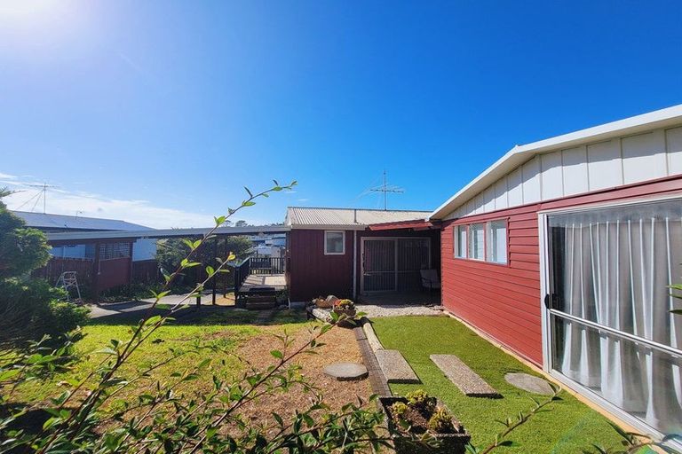 Photo of property in 4 Beverley Road, Stanmore Bay, Whangaparaoa, 0932