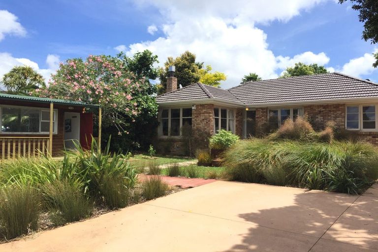 Photo of property in 18 Kervil Avenue, Te Atatu Peninsula, Auckland, 0610