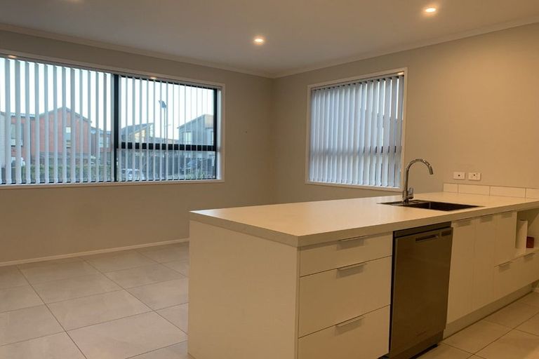 Photo of property in 5/4 Matimati Place, Hobsonville, Auckland, 0616