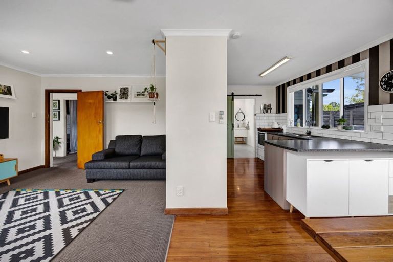 Photo of property in 9 Omata Road, Westown, New Plymouth, 4310