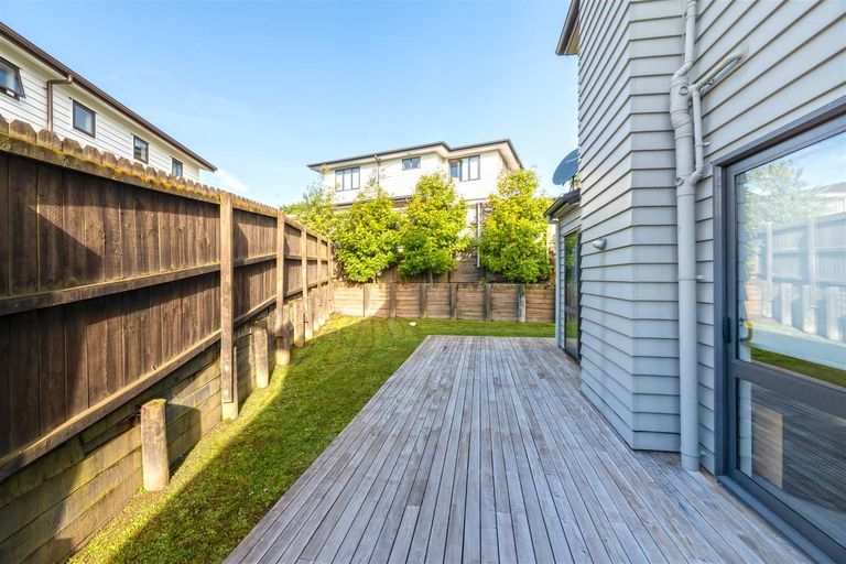 Photo of property in 23 Midhurst Avenue, Henderson, Auckland, 0612