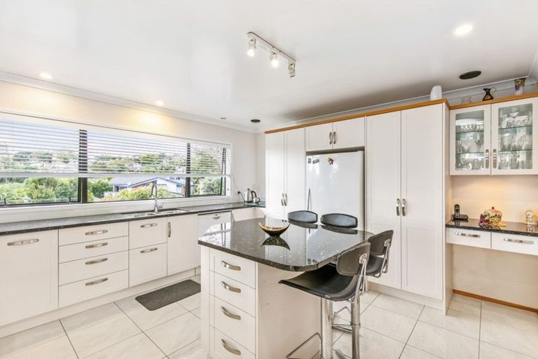 Photo of property in 10 Cyclades Place, Shelly Park, Auckland, 2014