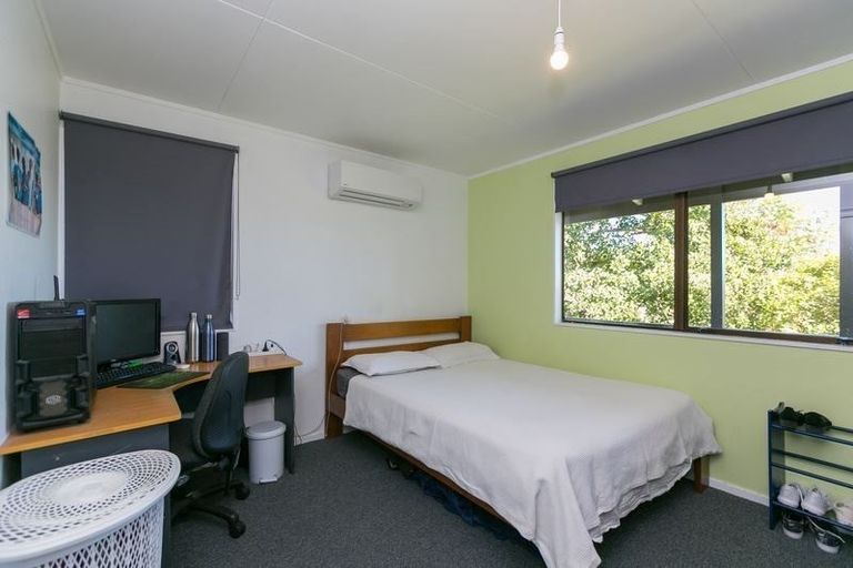 Photo of property in 3 Lindaver Grove, Merrilands, New Plymouth, 4312