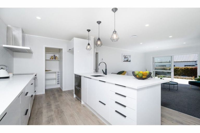 Photo of property in 16 Tapu Road, Huapai, Kumeu, 0810