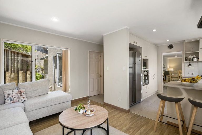 Photo of property in 20 Tenbless Court, Unsworth Heights, Auckland, 0632