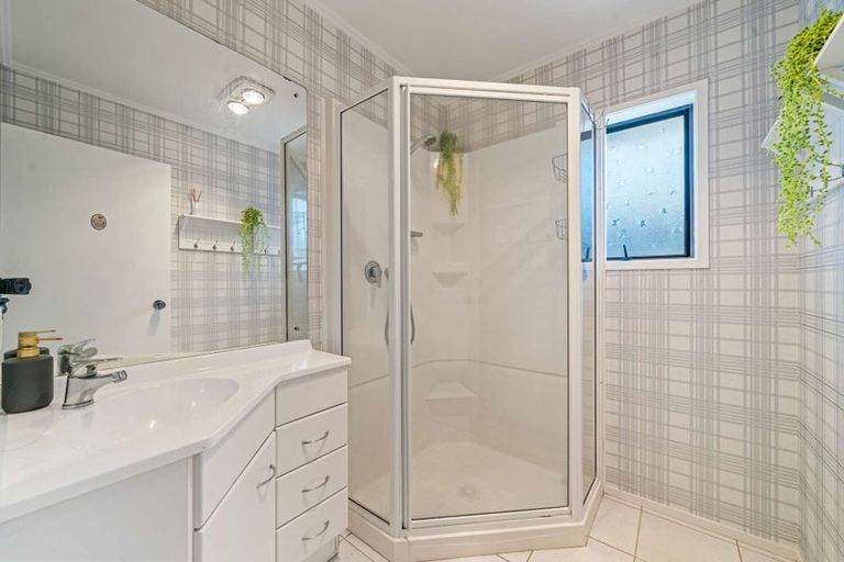 Photo of property in 1/248 Great North Road, Henderson, Auckland, 0612