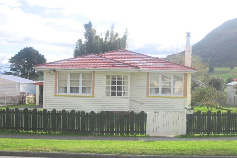 Photo of property in 42 George Street, Hikurangi, 0114