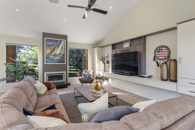 Photo of property in 97 Shaw Road, Oratia, Auckland, 0604